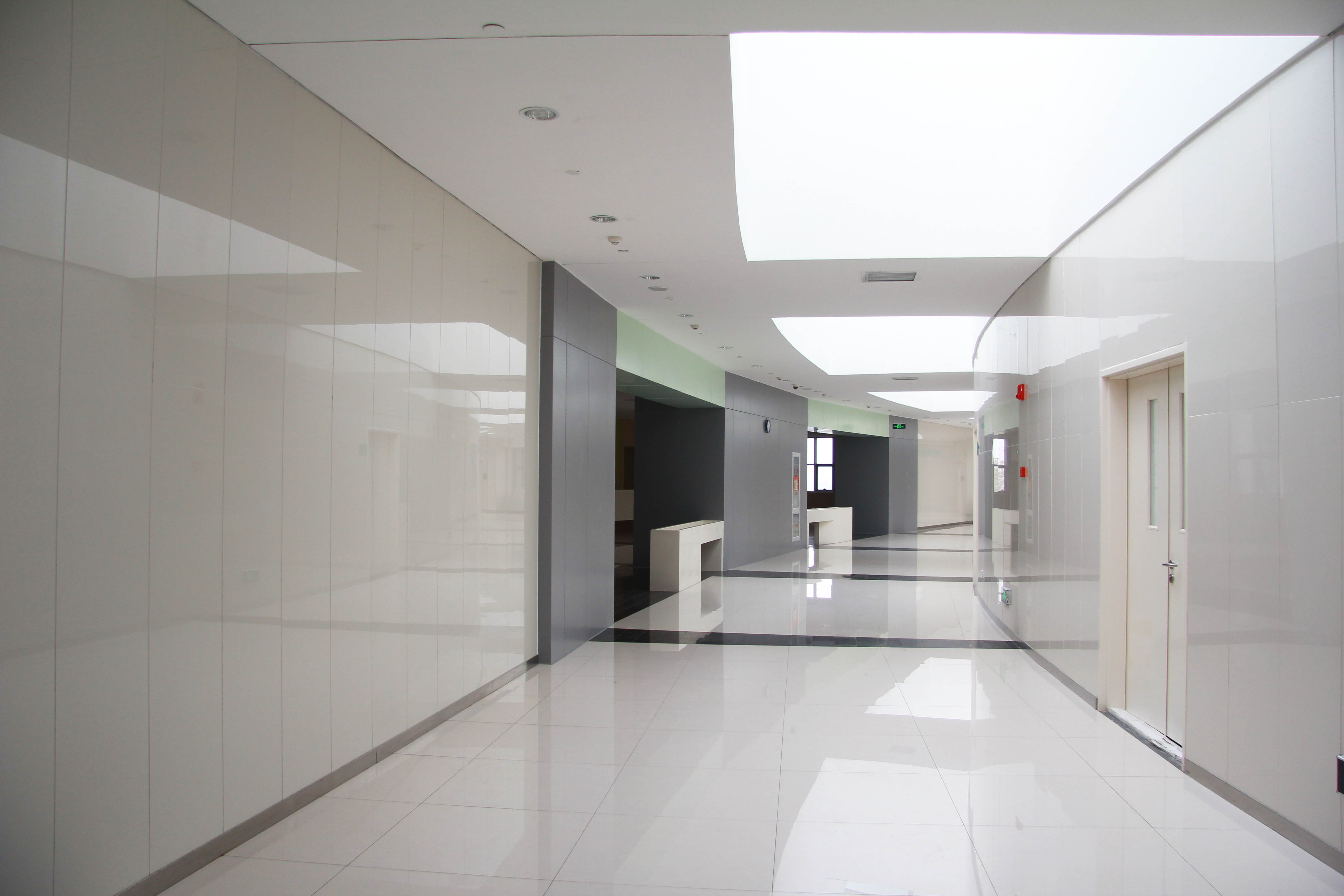 Choosing between glazed and unglazed porcelain tiles