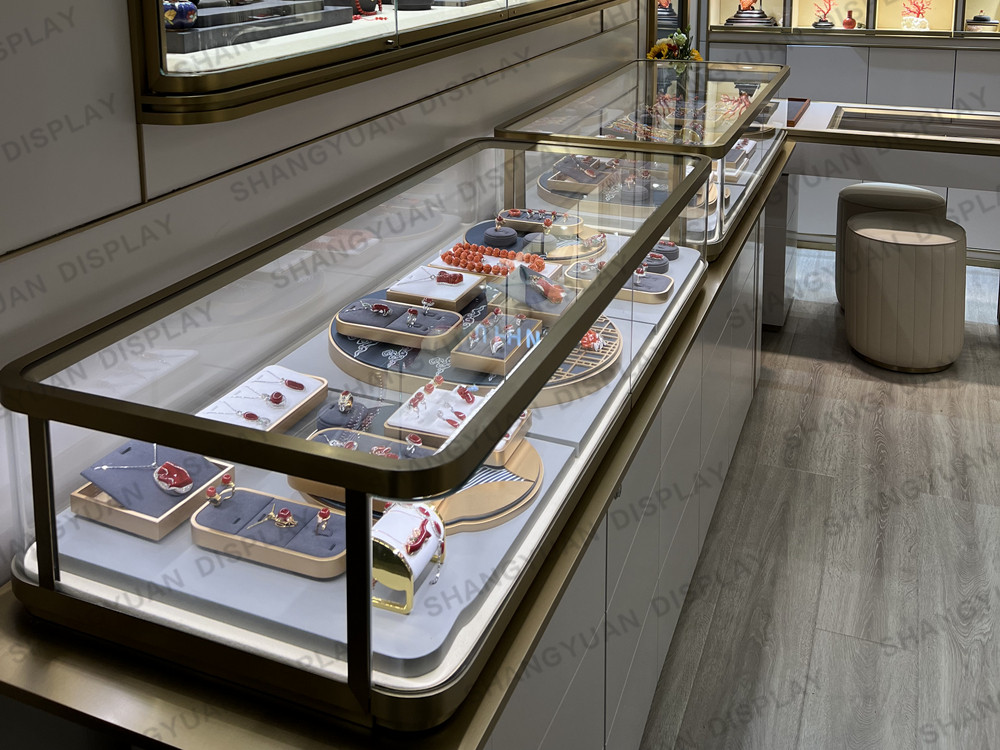 Curved Glass Luxury Jewelry Display Case