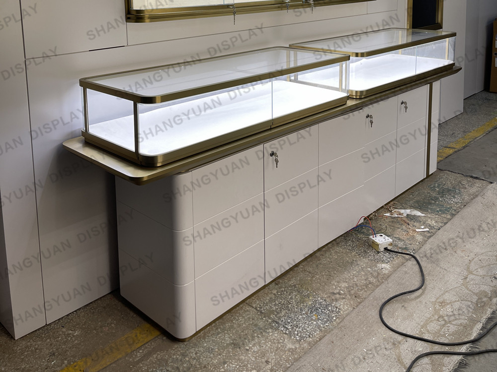 Curved Glass Luxury Jewelry Display Case