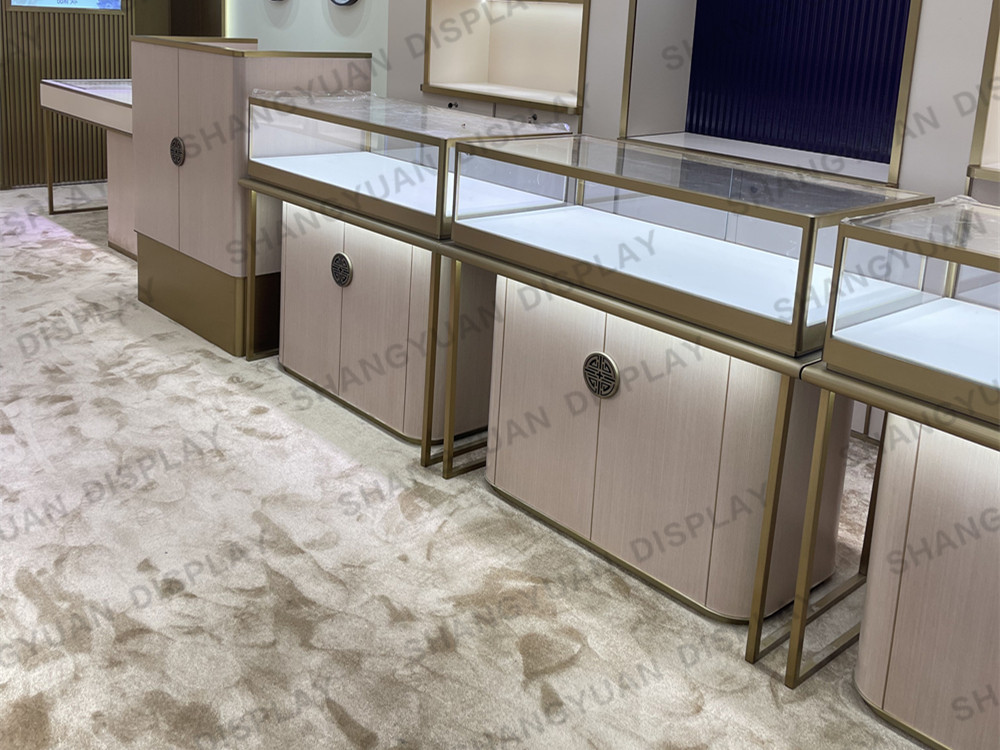 Crystal jewelry store design and jewelry display fixtures completed