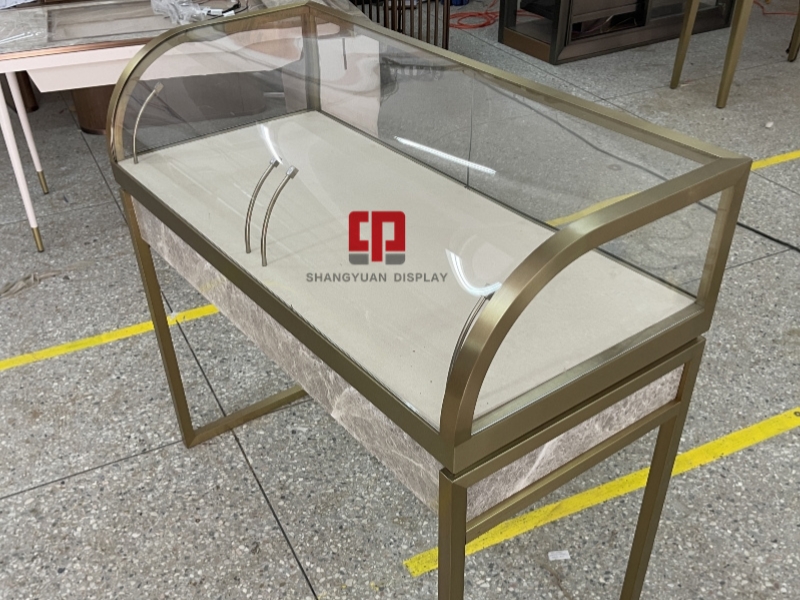 Customized Jewelry Display Cabinets, Where Do You Need To Pay Attention?