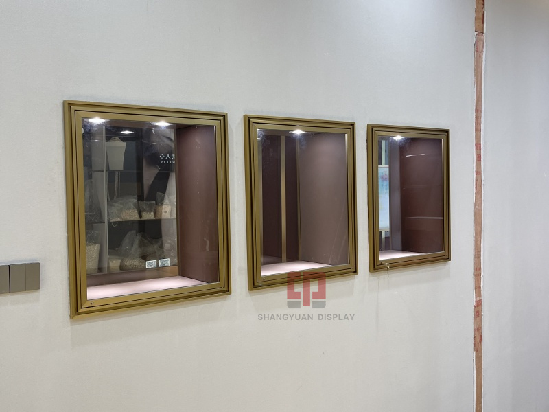 Luxury Gold Jewelry Store Interior Design