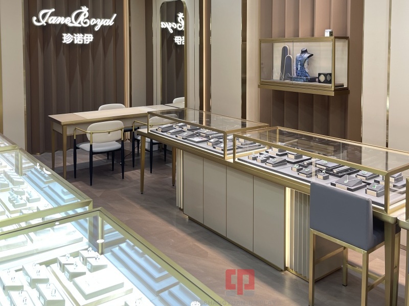 Four Common Misunderstandings About Custom Jewelry Display Cabinets