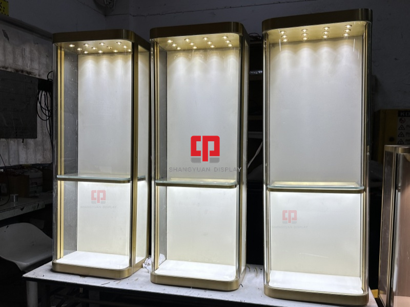 Luxury Metal Wall Mounted Display Cabinets Sent To Singapore For Completion