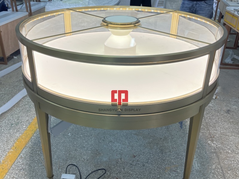 You Should  Know The Two Differences Between Customized Curved Cabinets And Straight Cabinets For Jewelry Display Cabinets