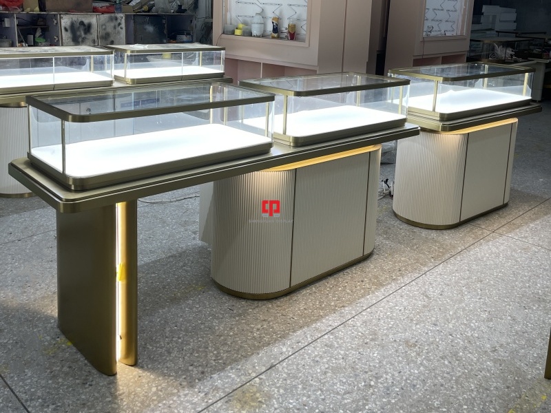 How To Plan The Lighting Of Jewelry Store Display Cabinets?