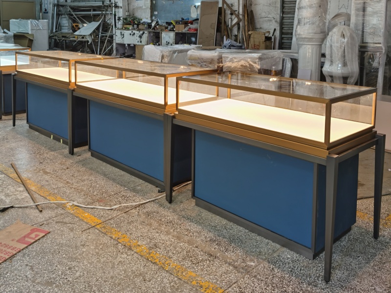 What are the advantages of electroplating jewelry display cabinets?