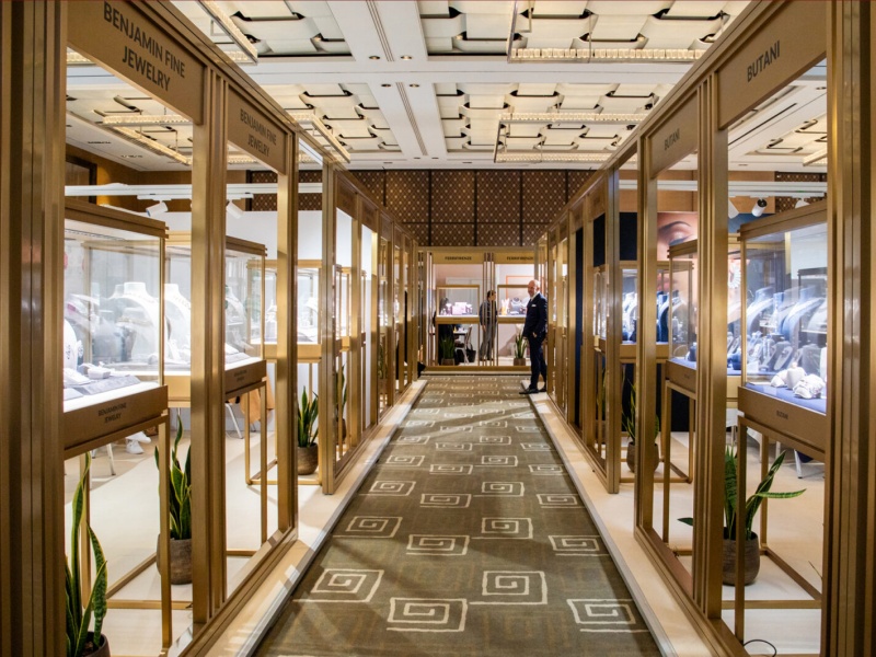 Which are the extraordinary jewelry display case ideas in 2024?