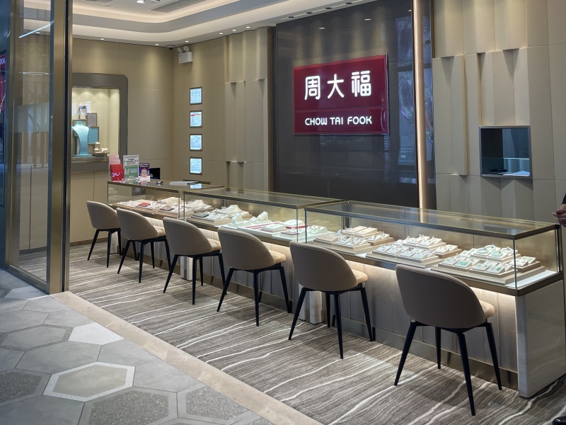 How to Ensure The Safety of Jewelry Display Cabinets?