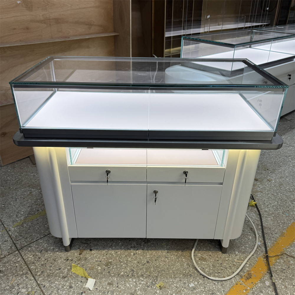 Fashion Silver And Diamond Jewelry Store Showcases
