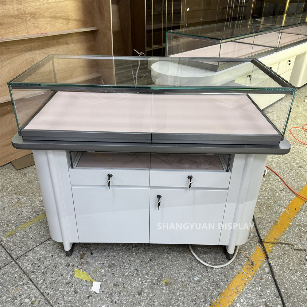 Fashion Silver And Diamond Jewelry Store Showcases