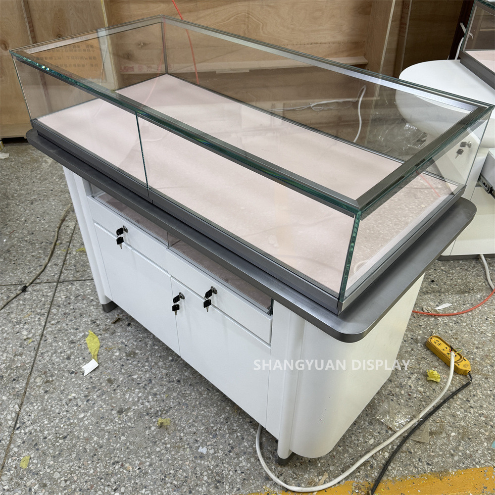 Fashion Silver And Diamond Jewelry Store Showcases