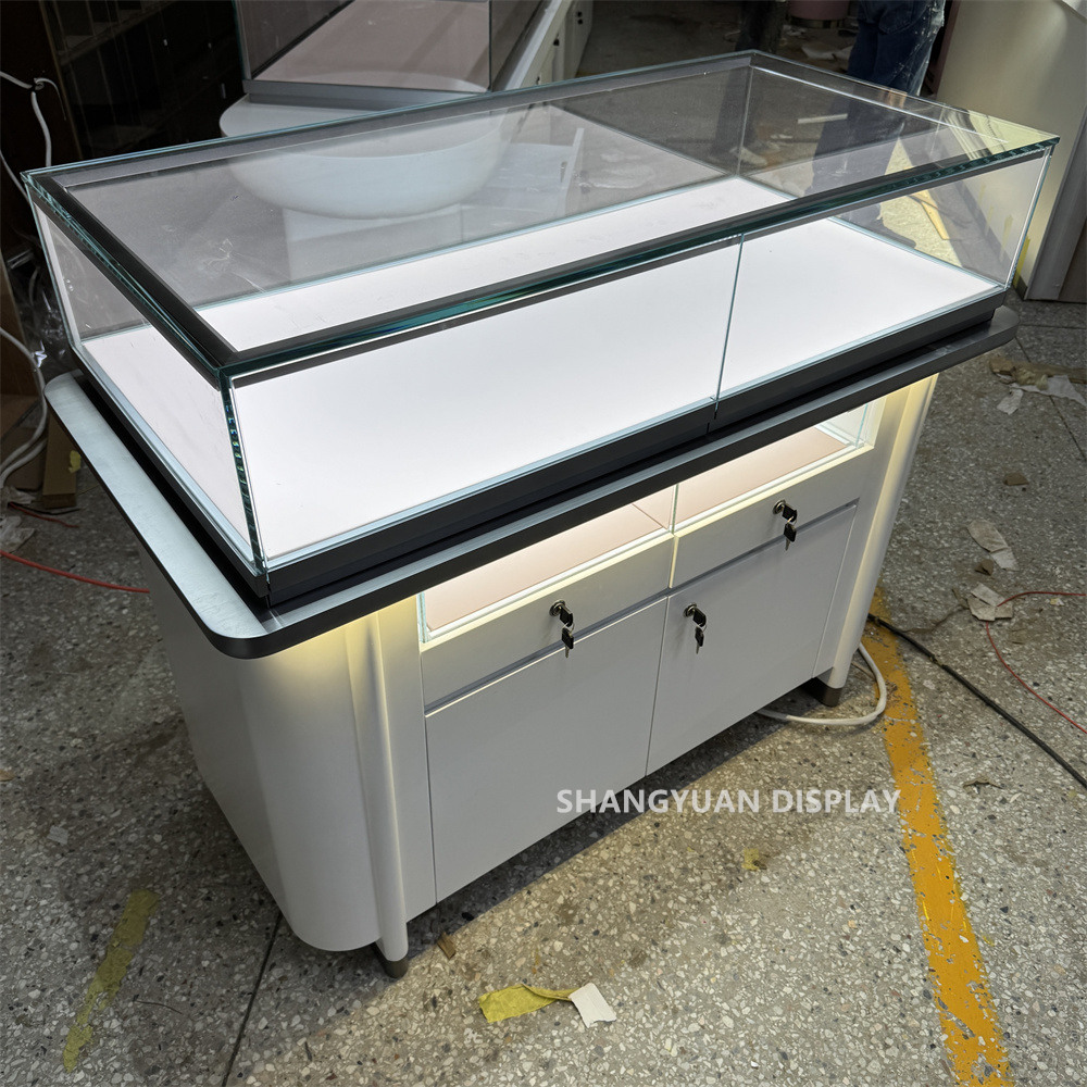 Fashion Silver And Diamond Jewelry Store Showcases