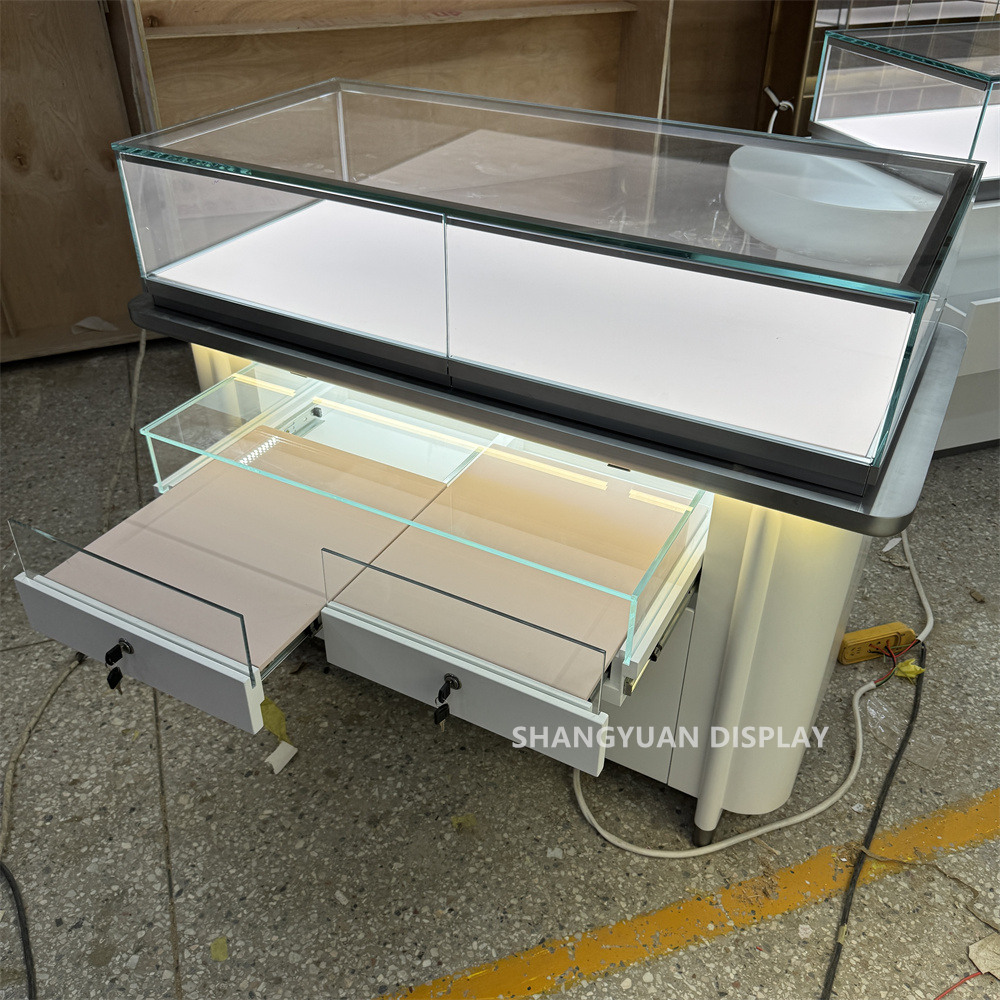 Fashion Silver And Diamond Jewelry Store Showcases