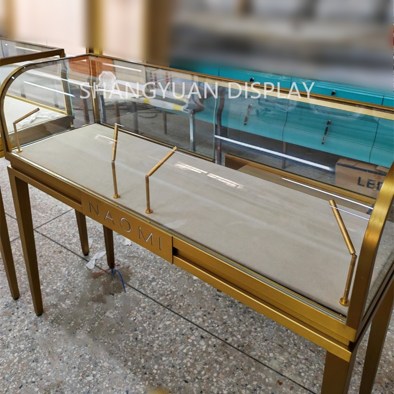 Jewellery Shop Showcase with Custom Design Options