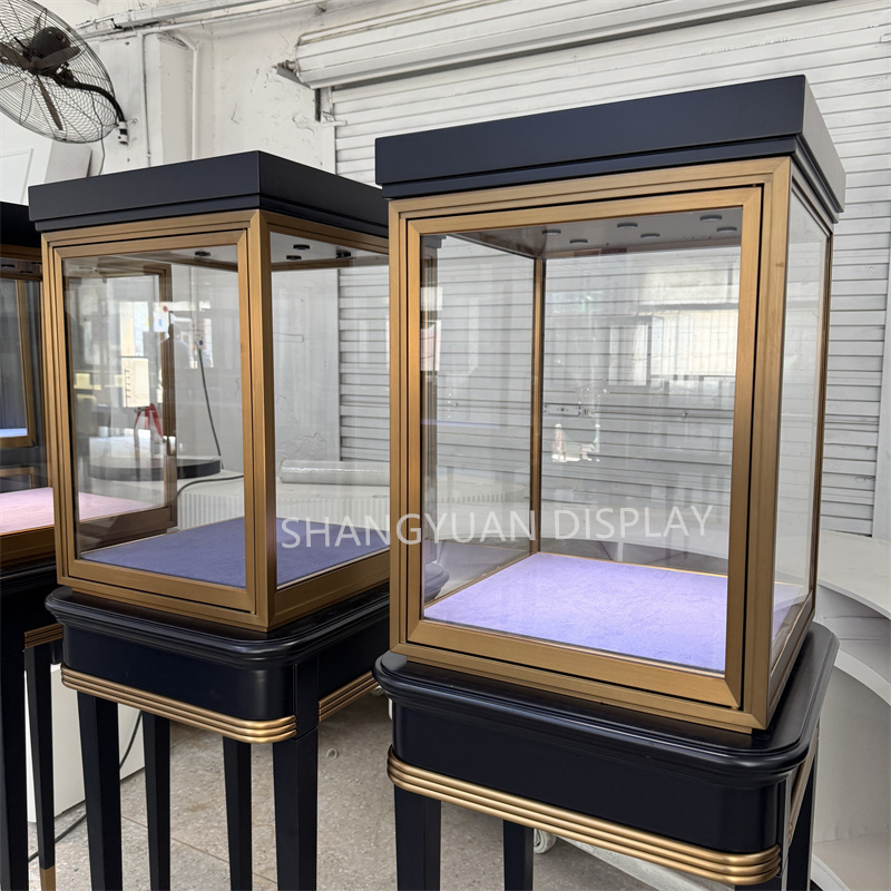 Modern Gold Store Design for Maximum Jewelry Retail Impact