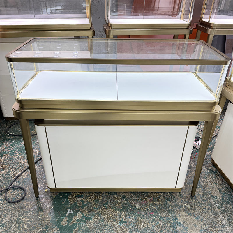 Retail Jewellery Display Cabinets with a Classic Look