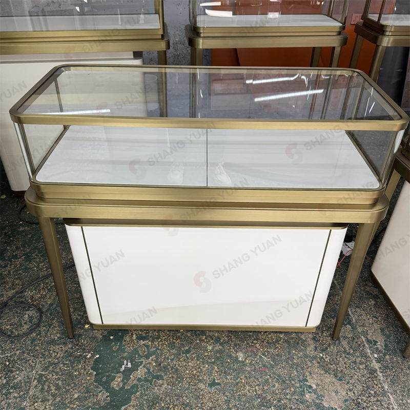 Retail Jewellery Display Cabinets with a Classic Look