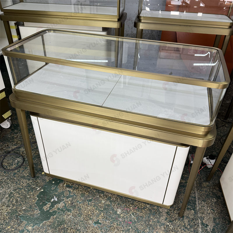Retail Jewellery Display Cabinets with a Classic Look