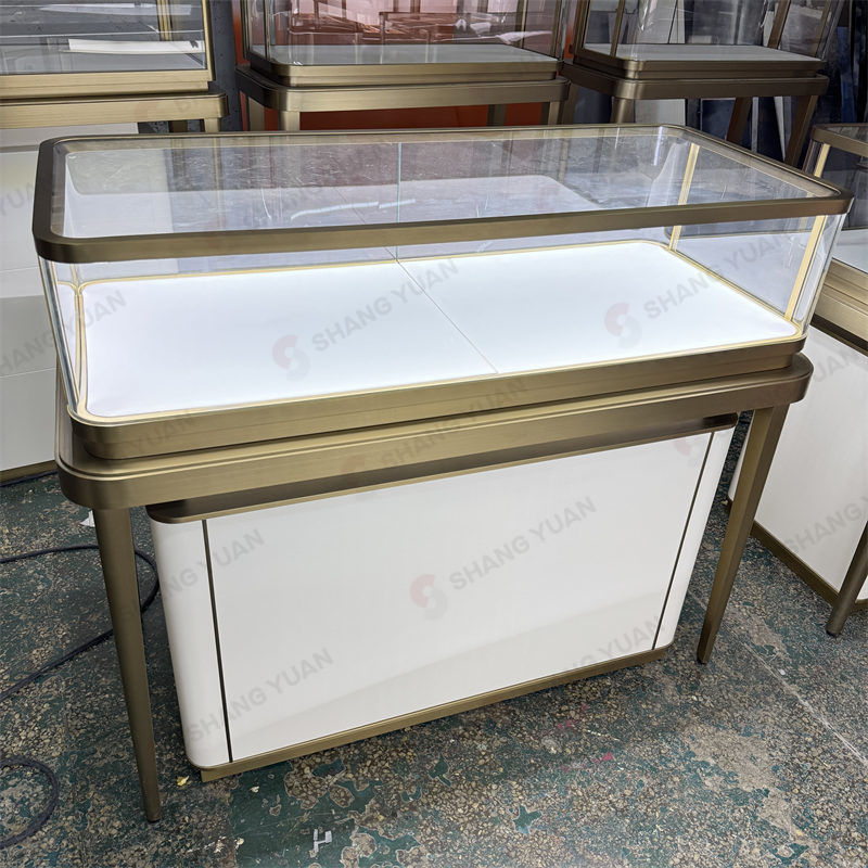 Retail Jewellery Display Cabinets with a Classic Look
