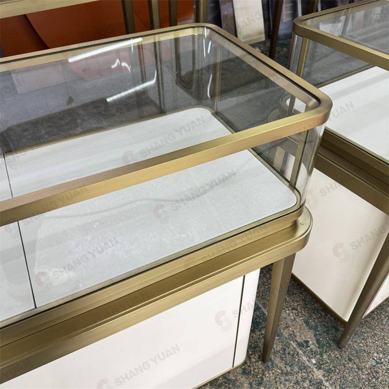 Retail Jewellery Display Cabinets with a Classic Look
