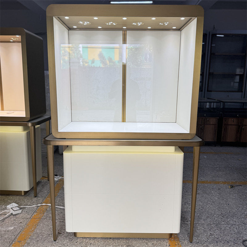 Timeless Classic Design: Luxury Jewelry Store Window Display Showcase
