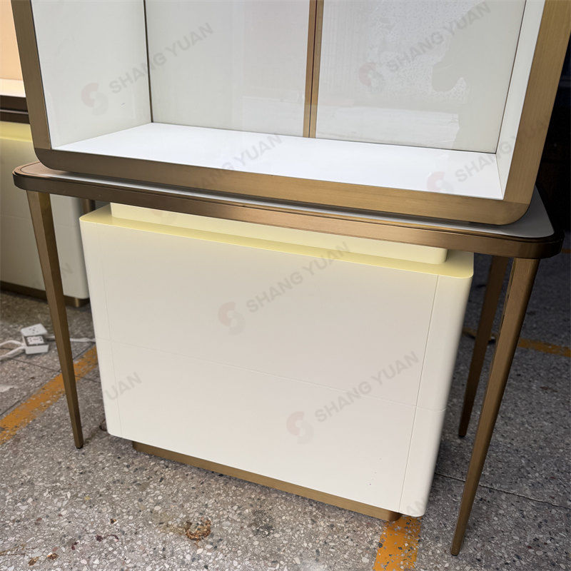 Timeless Classic Design: Luxury Jewelry Store Window Display Showcase