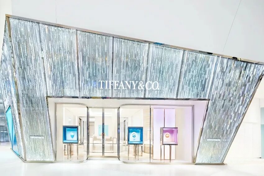Tiffany Stores Redefine Luxury Retail with Top-Tier Jewelry Display Cases for Retail Stores