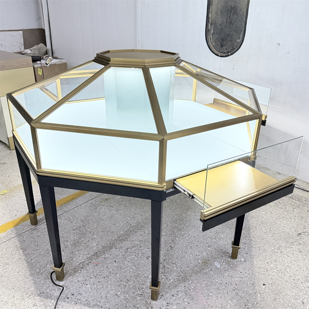 Custom Octagonal Jewelry Showcases – Gold Metal &amp; Glass Island Display Cabinet 