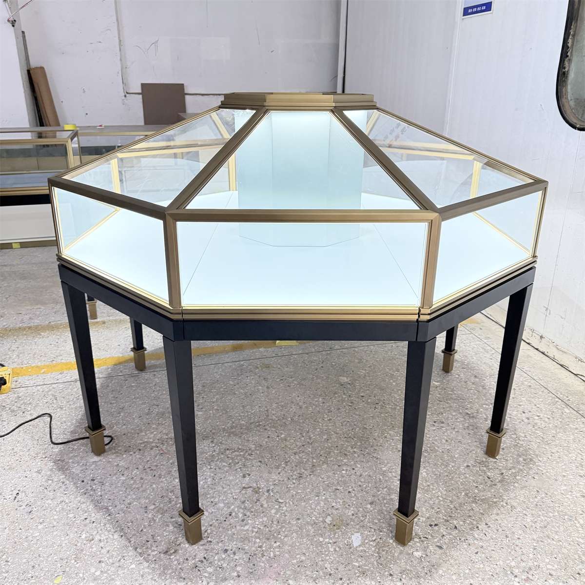 Custom Octagonal Jewelry Showcases – Gold Metal &amp; Glass Island Display Cabinet 